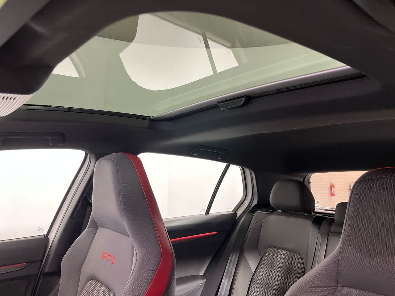 2023 Volkswagen Golf GTI SE