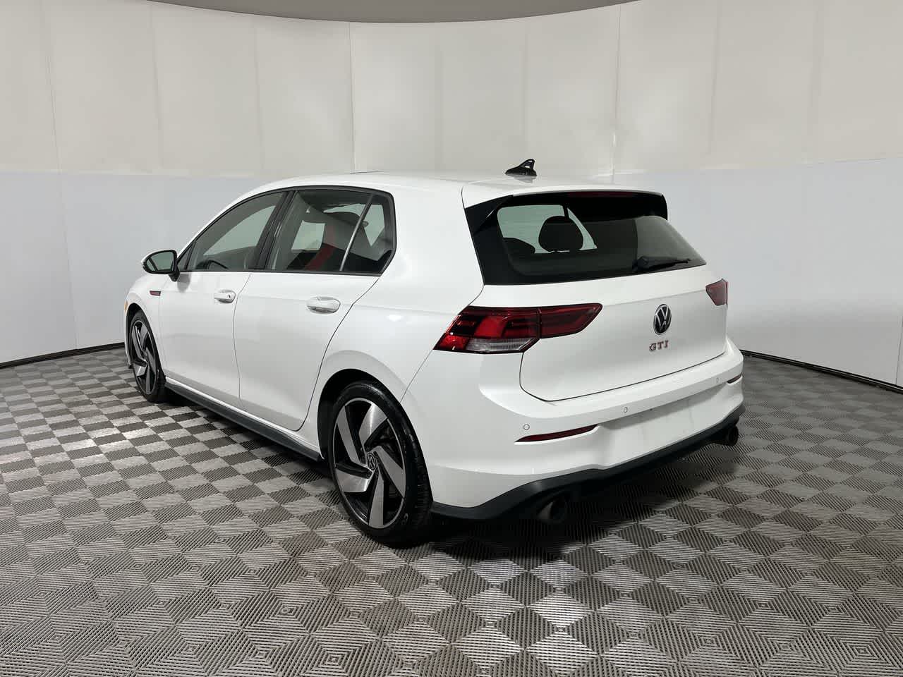 2023 Volkswagen Golf GTI SE