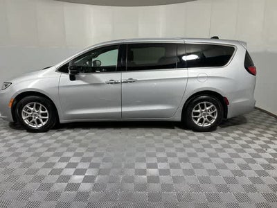2024 Chrysler Pacifica Touring