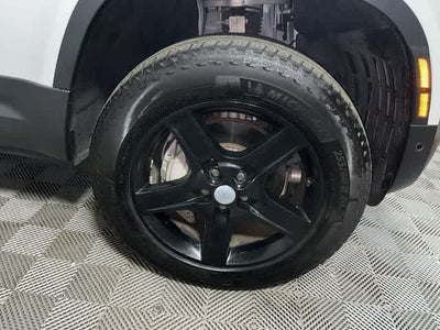 2023 Land Rover Defender SE