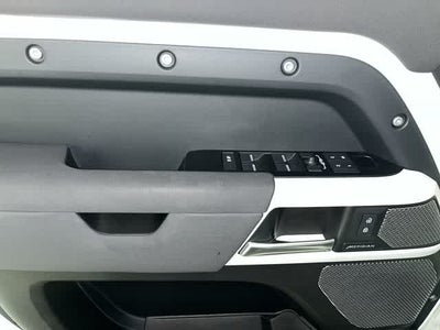 2023 Land Rover Defender SE