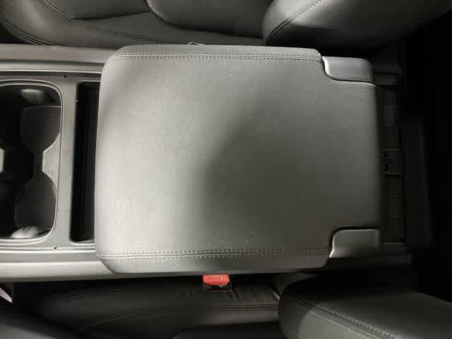 2023 Land Rover Defender SE