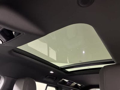 2023 Land Rover Defender SE