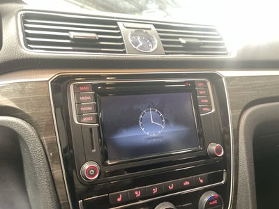 2016 Volkswagen Passat 1.8T SE