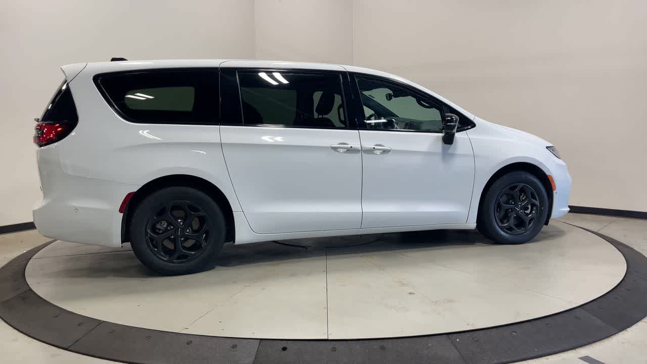 2024 Chrysler Pacifica Hybrid S Appearance Pkg