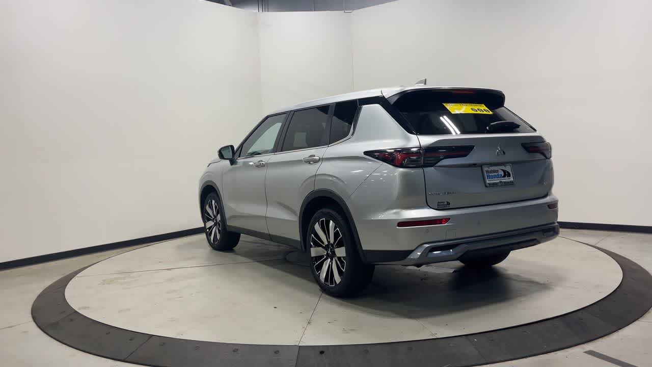 2025 Mitsubishi Outlander SE