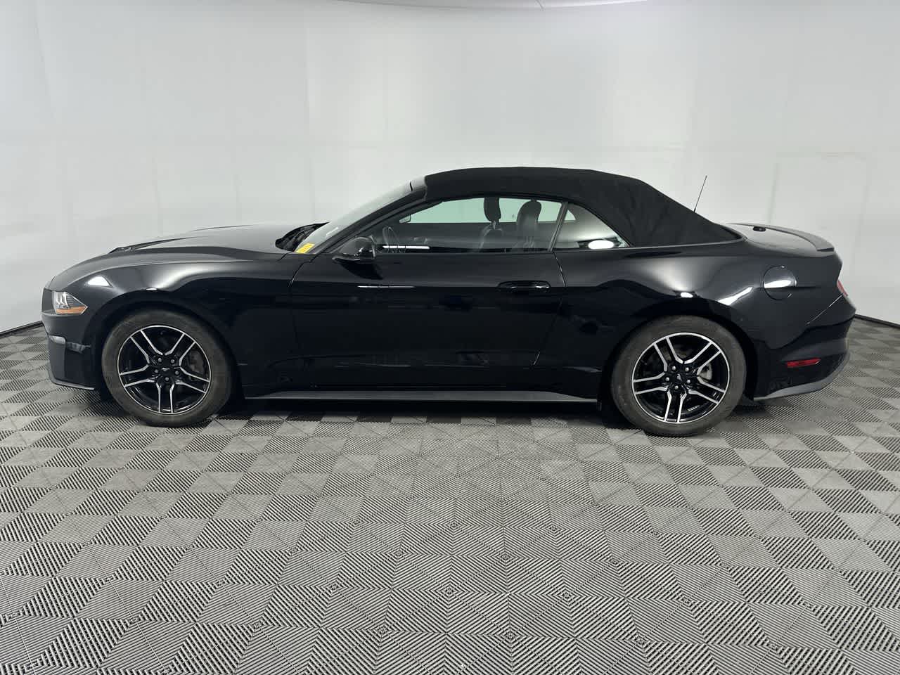 2021 Ford Mustang EcoBoost