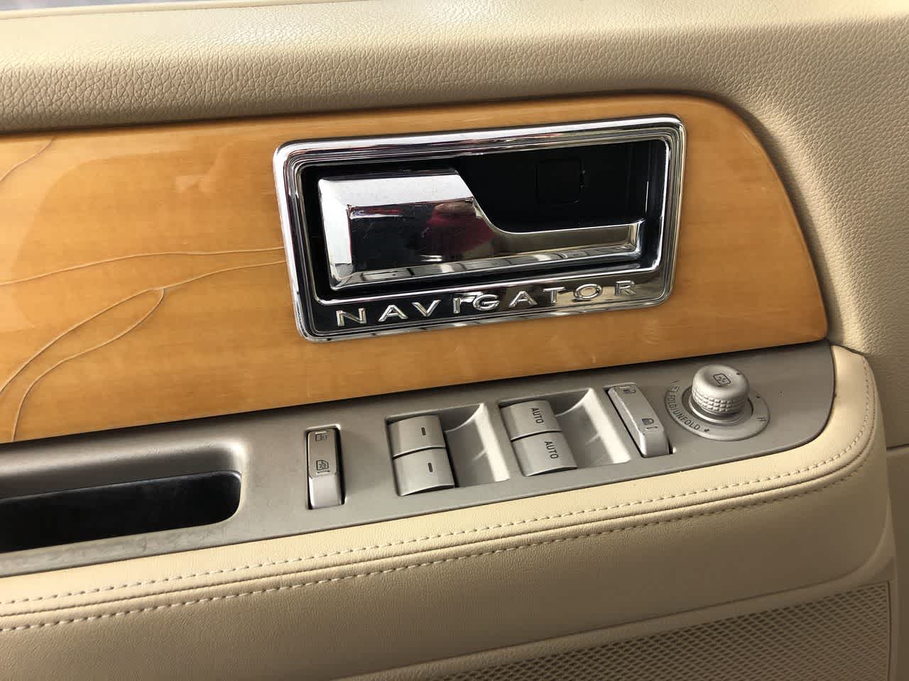 2010 Lincoln Navigator Base