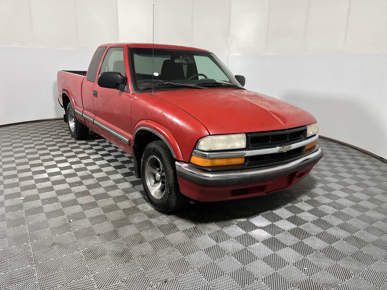 2000 Chevrolet S10 LS