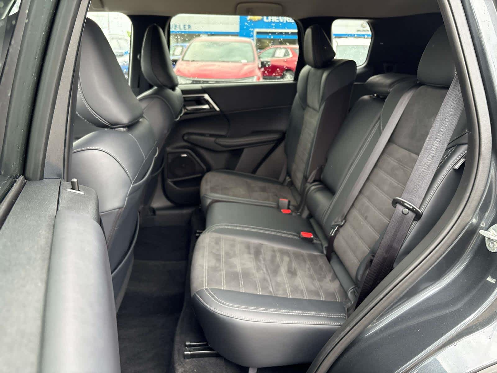 2025 Mitsubishi Outlander SE