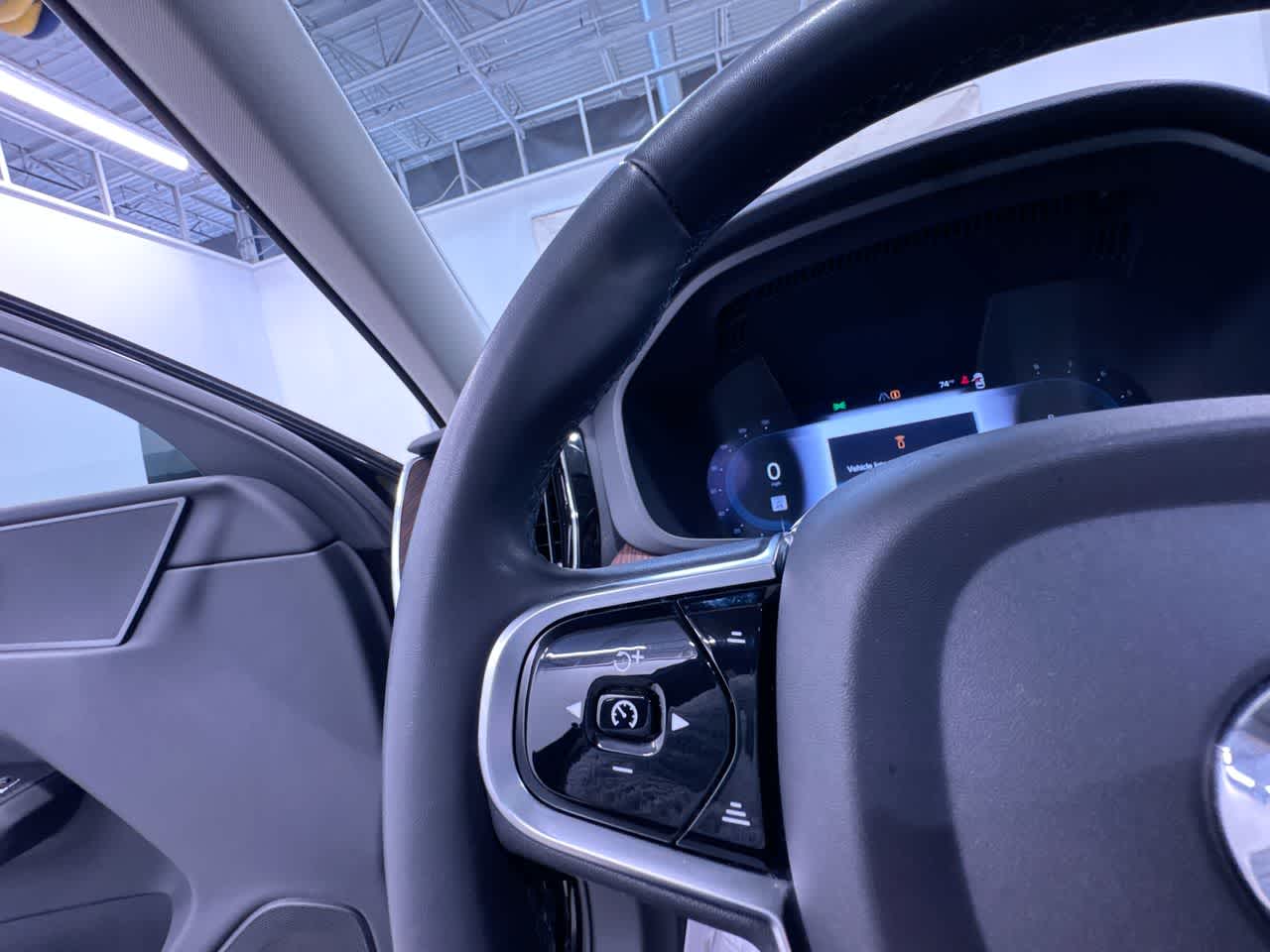 2023 Volvo XC60 Plus Dark Theme