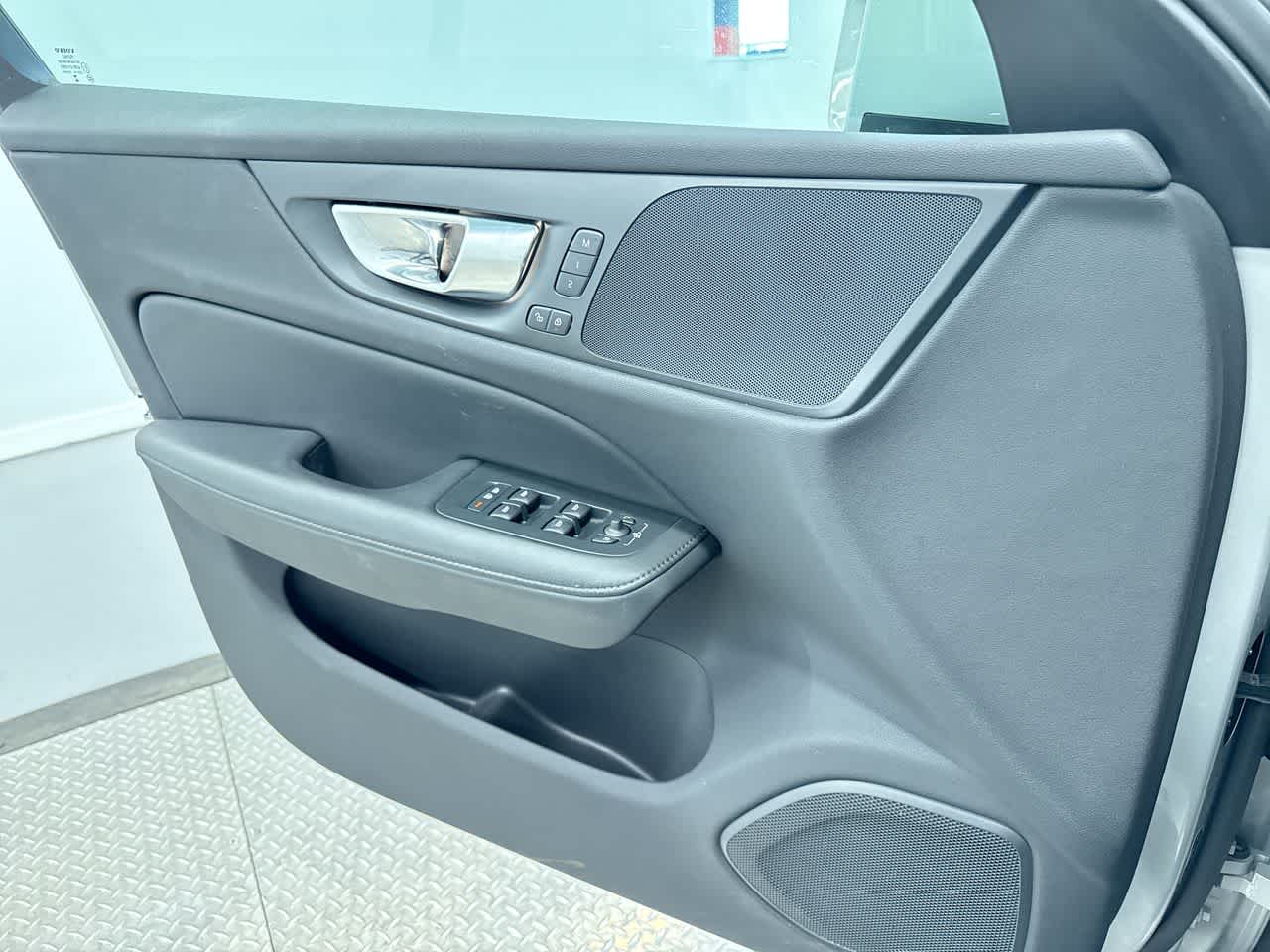 2025 Volvo V60 Cross Country Plus