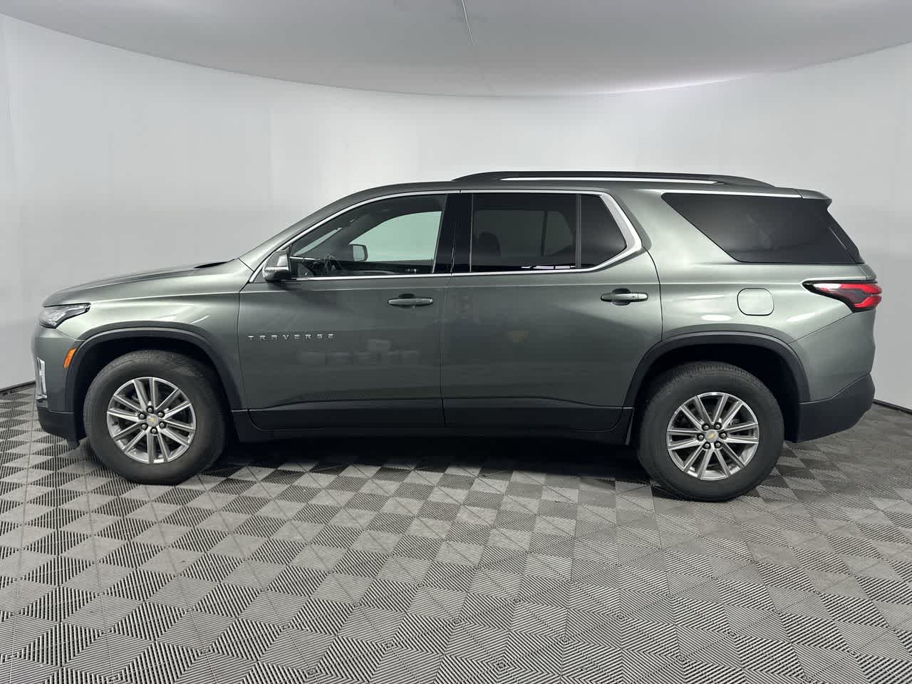 2022 Chevrolet Traverse LT Cloth