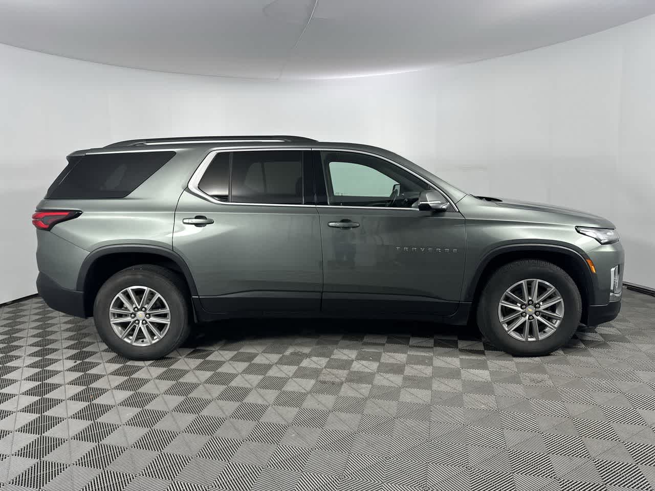 2022 Chevrolet Traverse LT Cloth