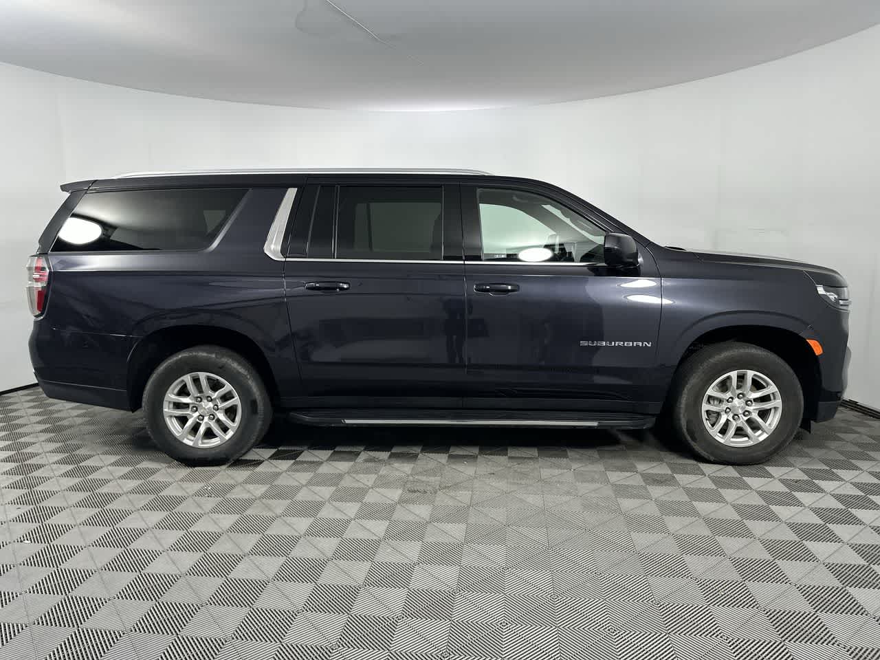 2024 Chevrolet Suburban LT