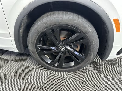 2023 Volkswagen Tiguan SE R-Line Black