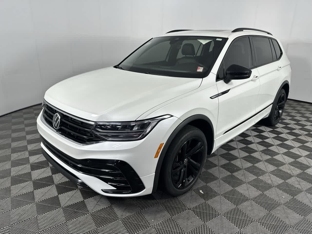 2023 Volkswagen Tiguan SE R-Line Black