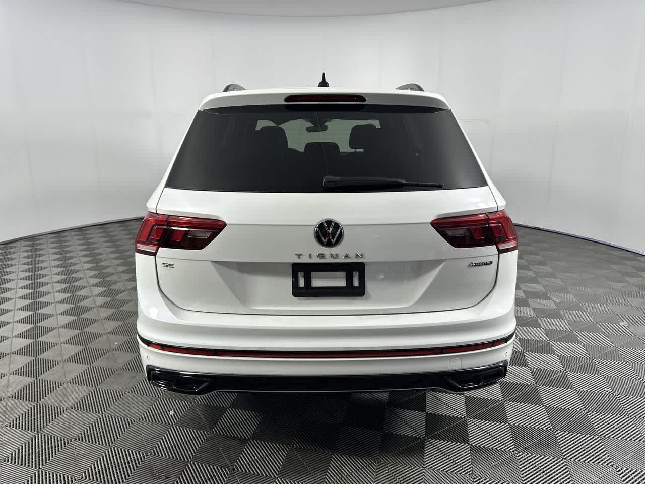 2023 Volkswagen Tiguan SE R-Line Black