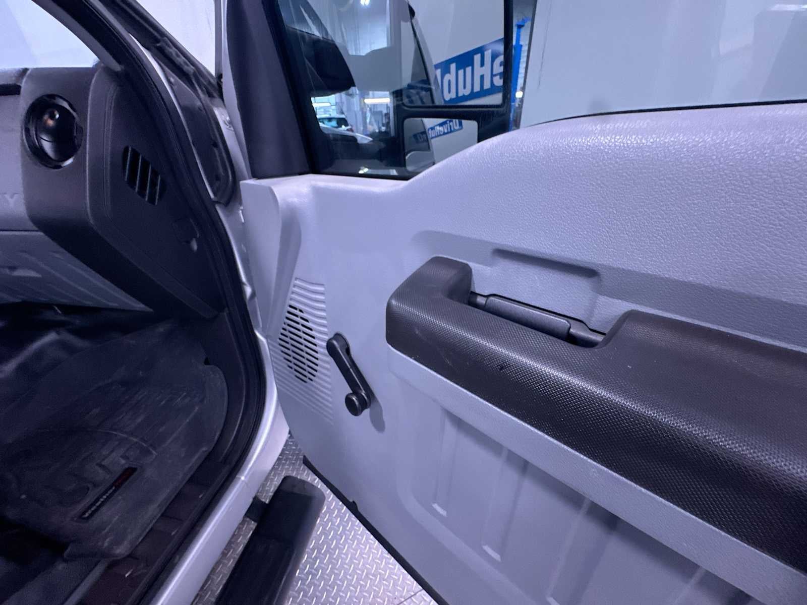 2015 Ford Super Duty F-350 SRW XL