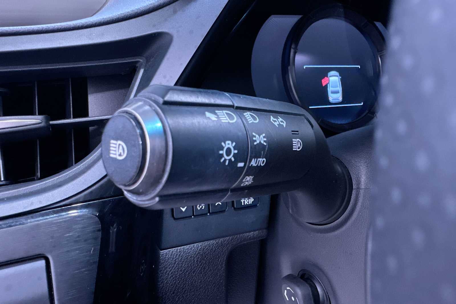 2023 Lexus ES F SPORT Handling