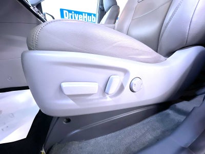 2017 Toyota Sienna XLE Auto Access Seat