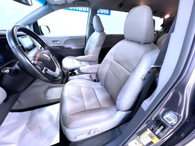2017 Toyota Sienna XLE Auto Access Seat
