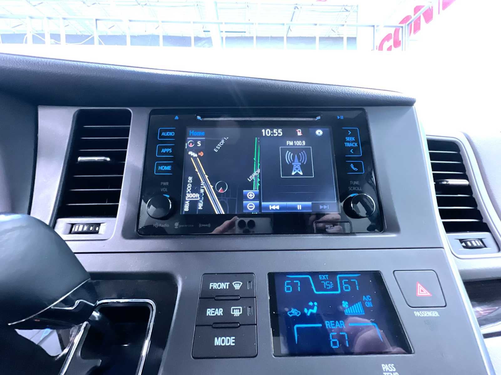 2017 Toyota Sienna XLE Auto Access Seat
