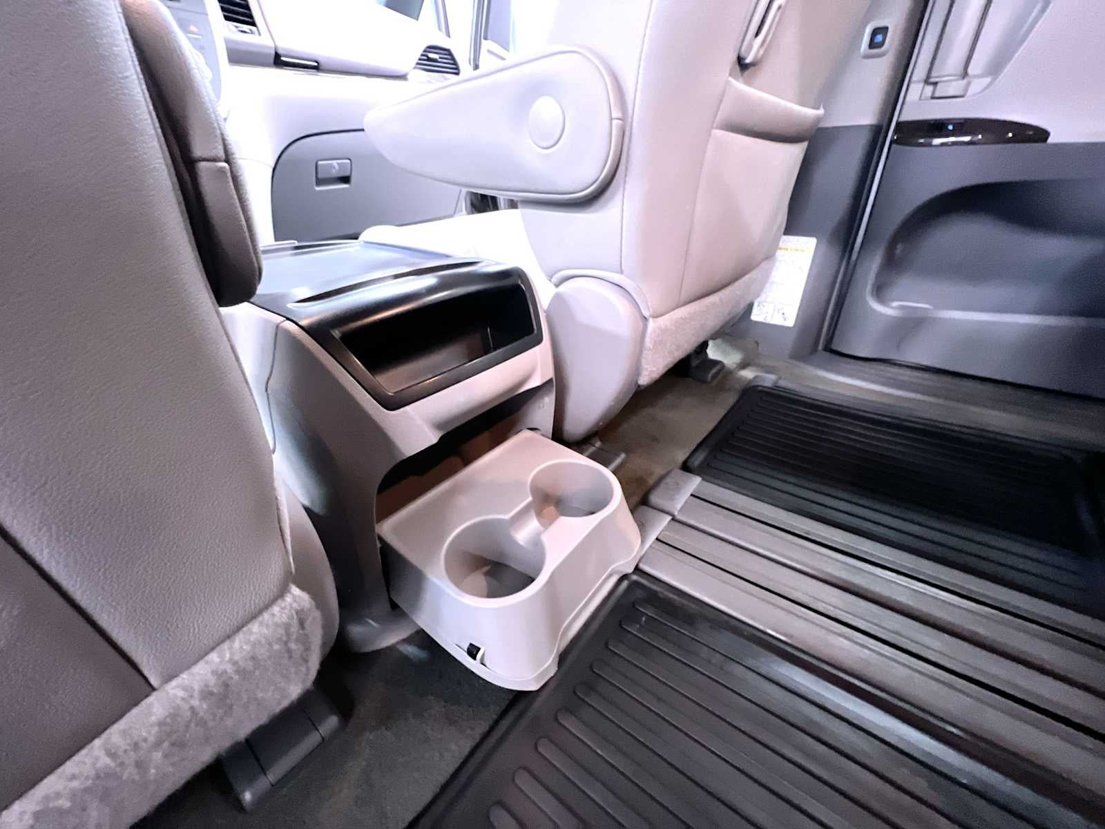 2017 Toyota Sienna XLE Auto Access Seat