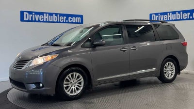 2017 Toyota Sienna XLE Auto Access Seat