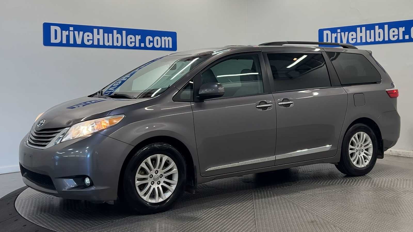 2017 Toyota Sienna XLE Auto Access Seat