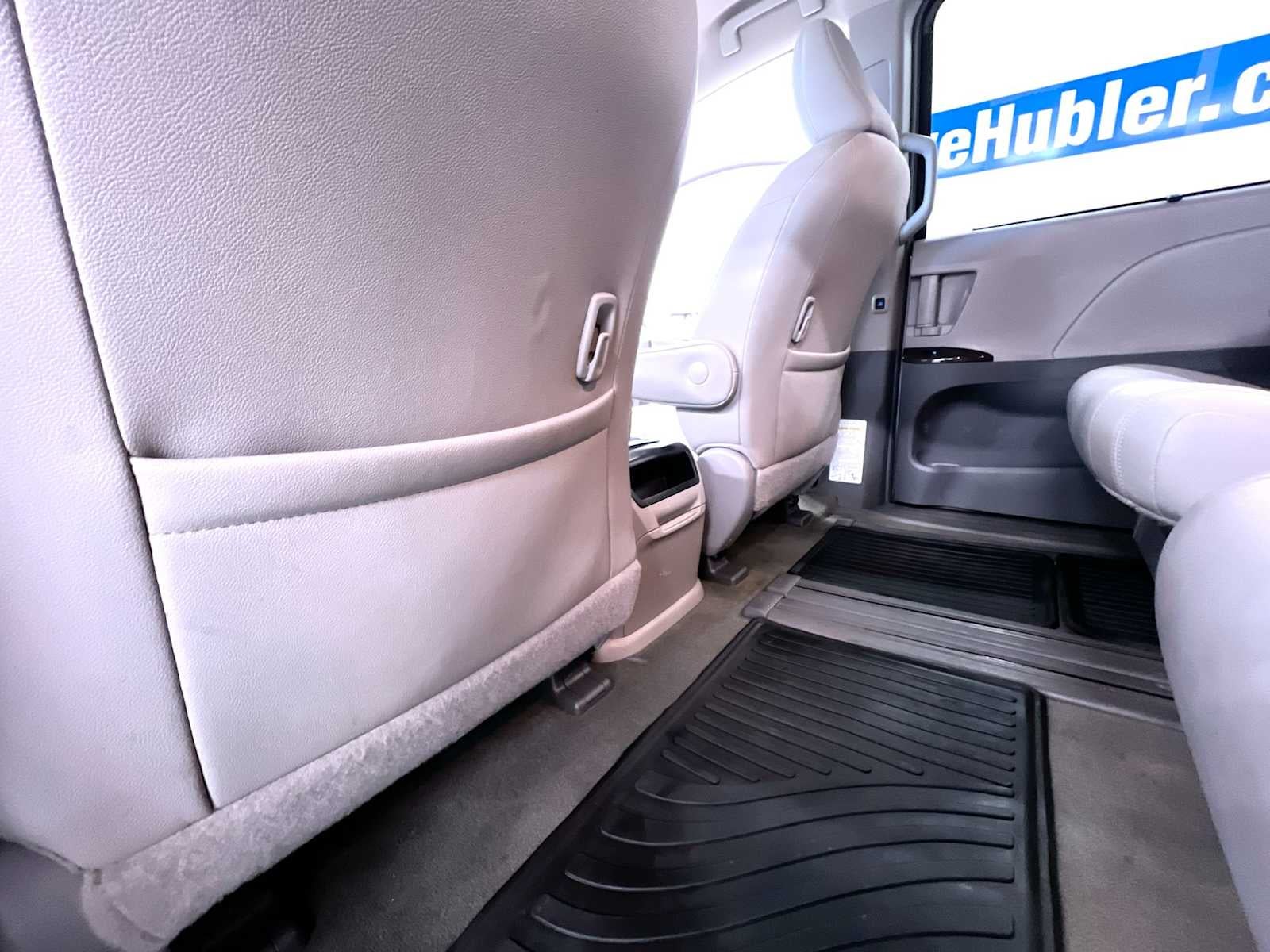 2017 Toyota Sienna XLE Auto Access Seat