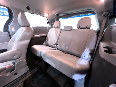 2017 Toyota Sienna XLE Auto Access Seat