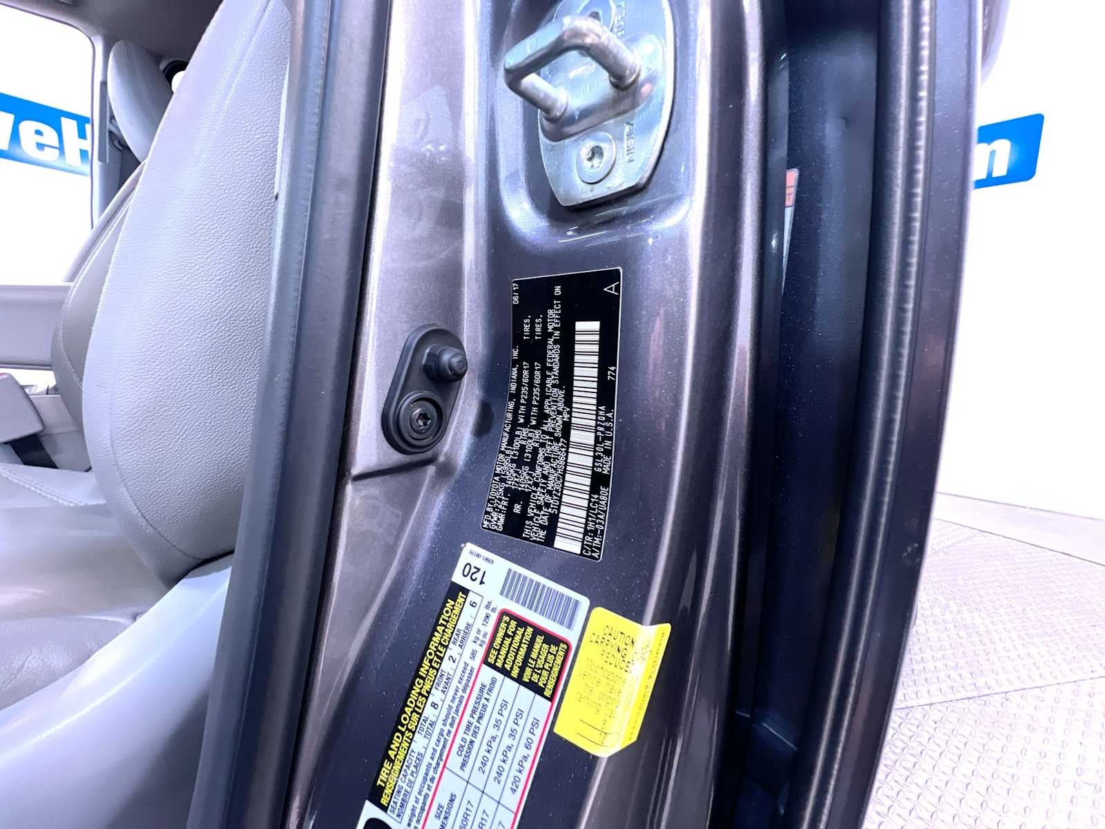 2017 Toyota Sienna XLE Auto Access Seat