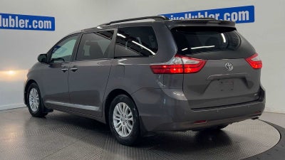 2017 Toyota Sienna XLE Auto Access Seat