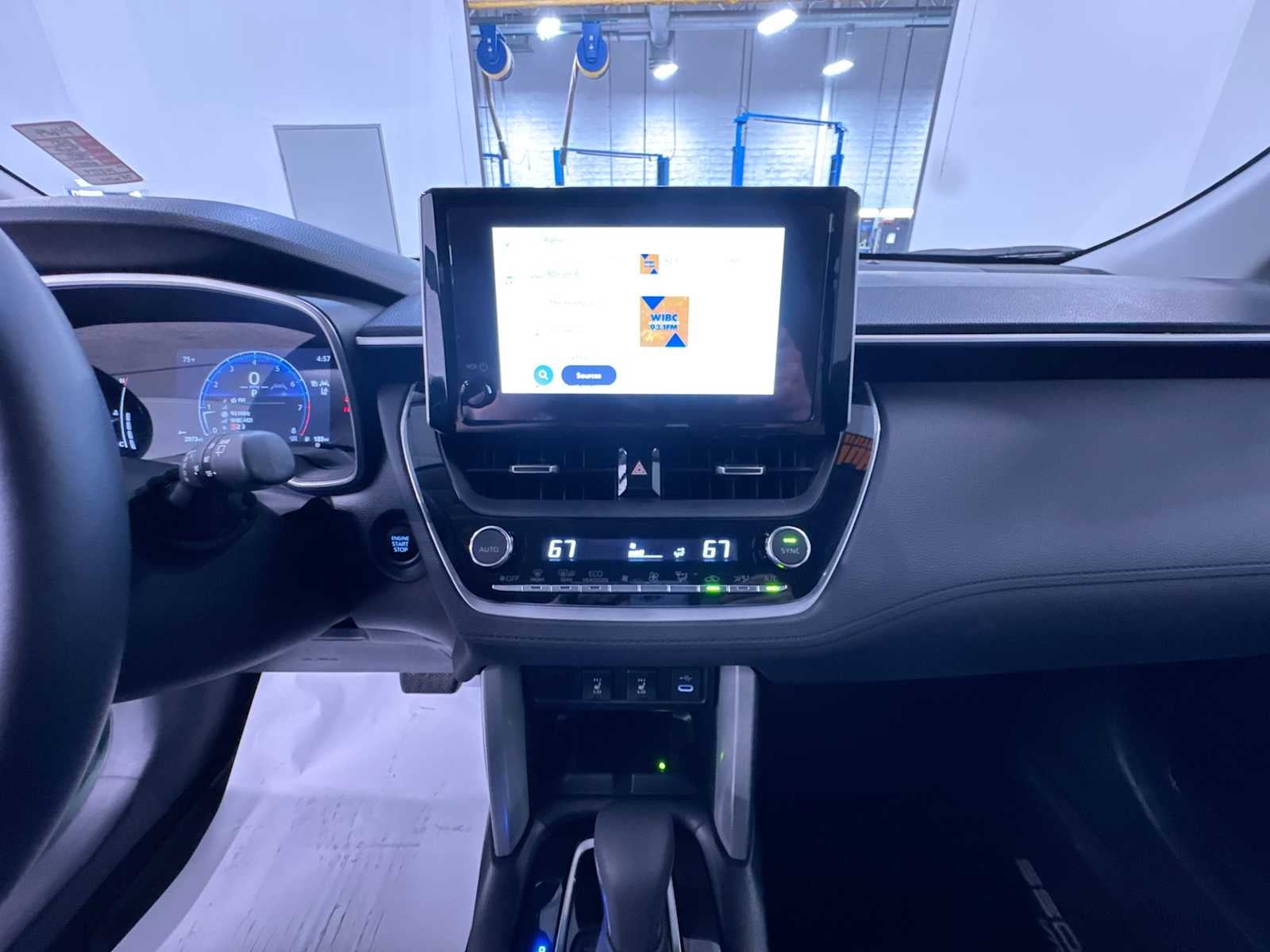 2025 Toyota Corolla Cross XLE