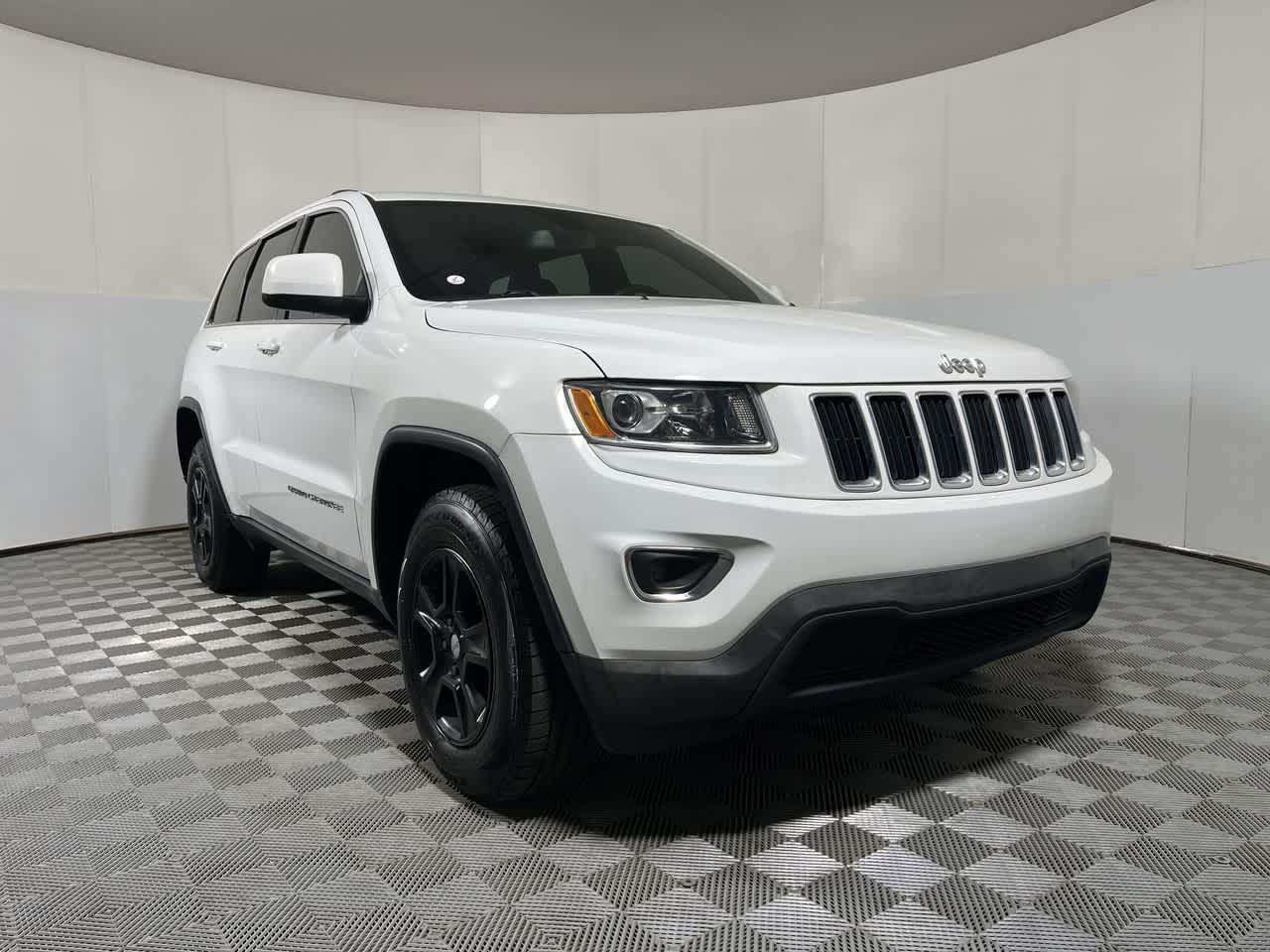 Used 2016 Jeep Grand Cherokee Laredo E with VIN 1C4RJFAG4GC450889 for sale in Greenwood, IN