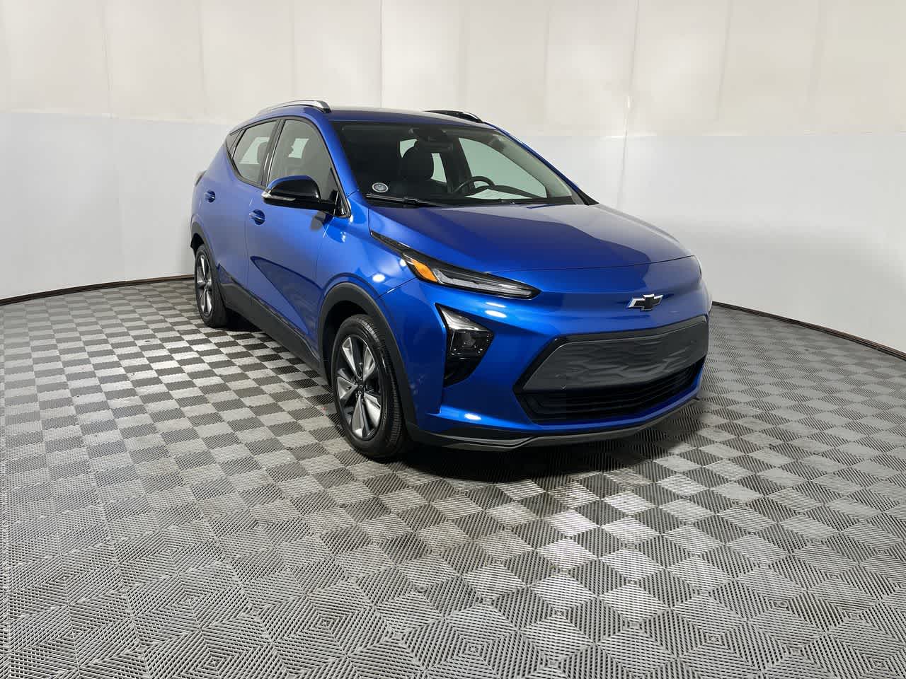 Used 2022 Chevrolet Bolt EUV LT with VIN 1G1FY6S07N4134466 for sale in Greenwood, IN