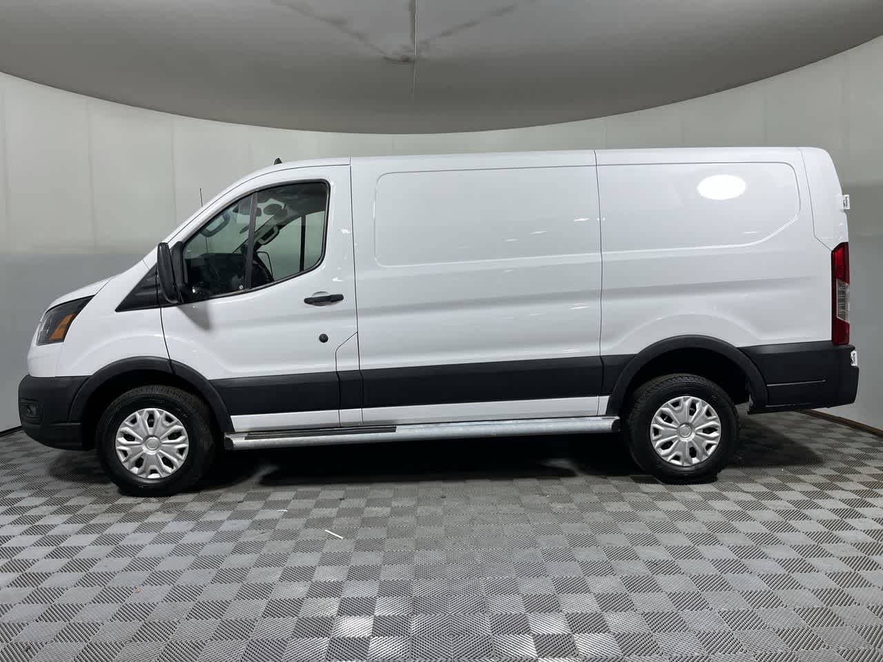 2025 Ford Transit Cargo Van T-250 130" Low Rf 9070 GVWR RWD