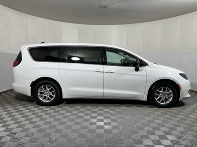 2024 Chrysler Voyager LX