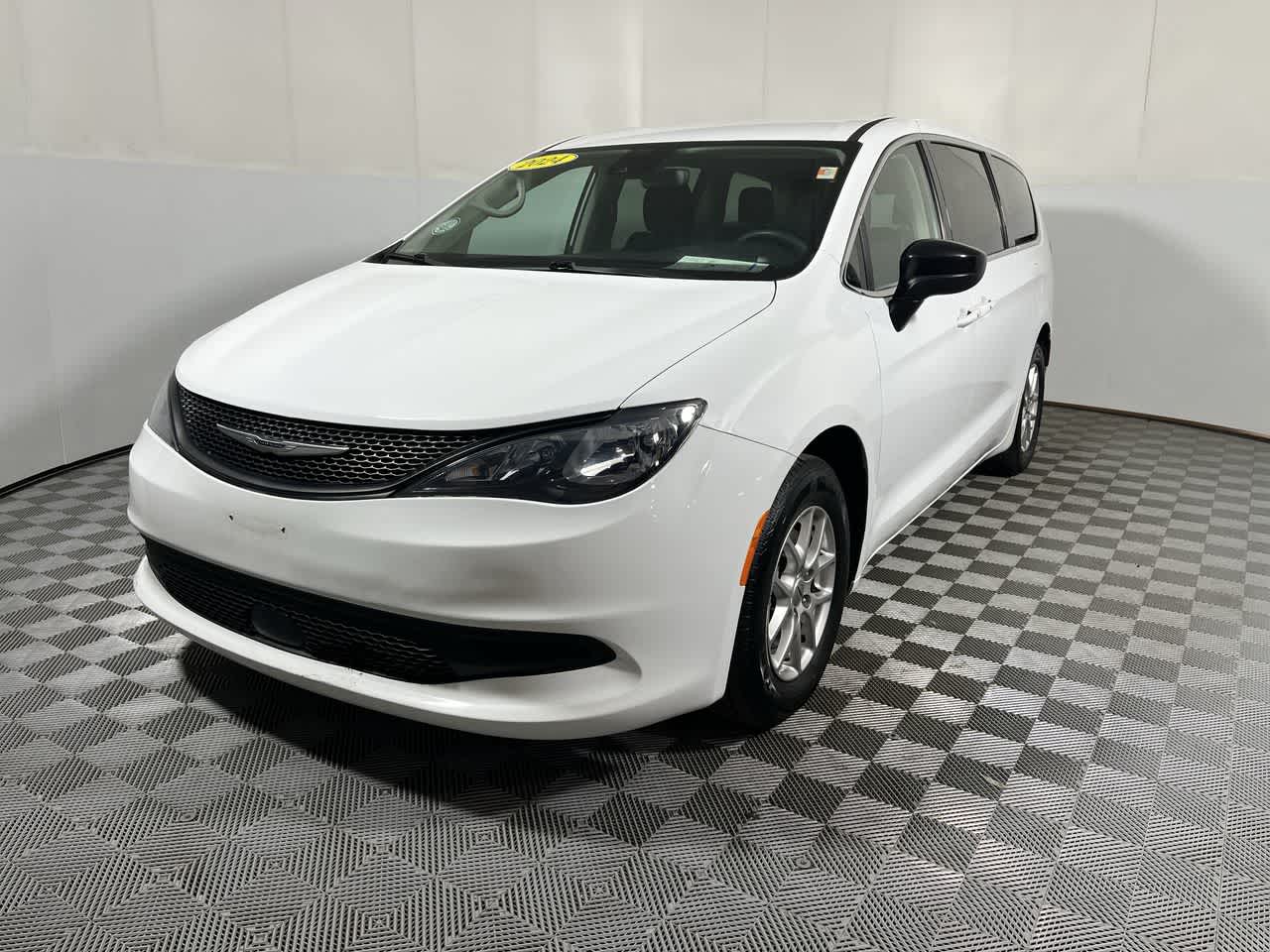 2024 Chrysler Voyager LX