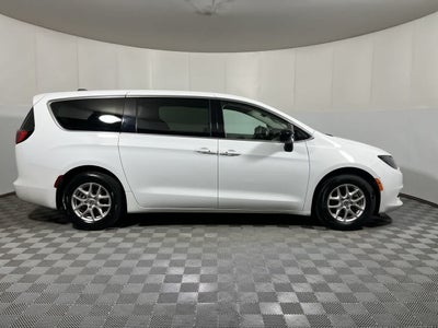 2024 Chrysler Voyager LX