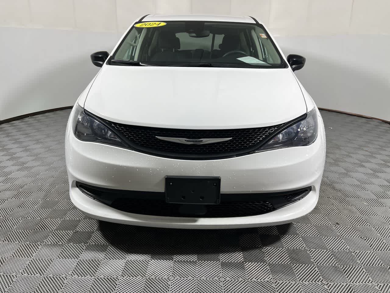 2024 Chrysler Voyager LX