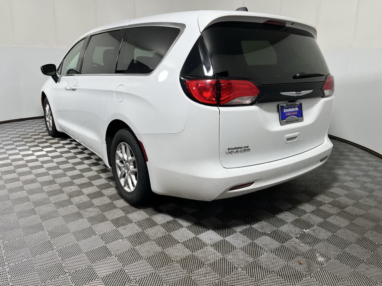2024 Chrysler Voyager LX