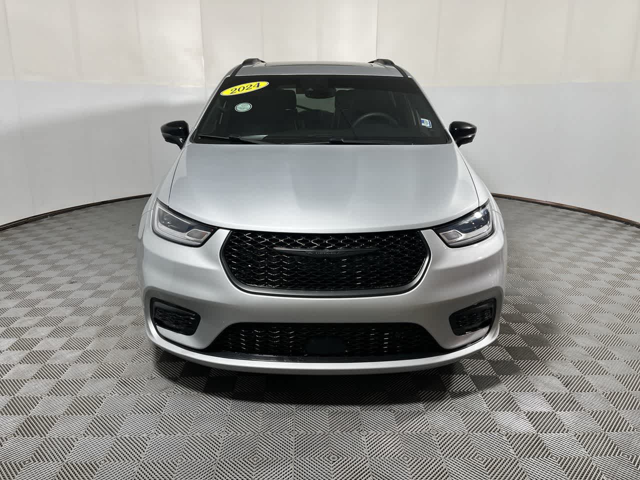 2024 Chrysler Pacifica Hybrid Premium S Appearance Pkg