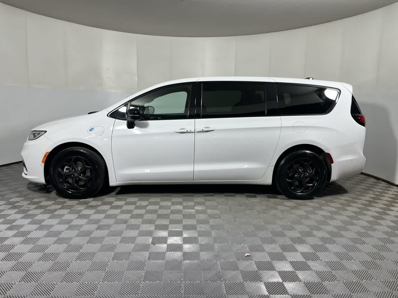 2024 Chrysler Pacifica Hybrid S Appearance Pkg