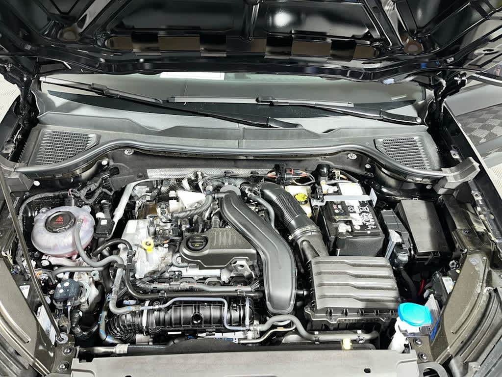 2025 Volkswagen Taos SE Black