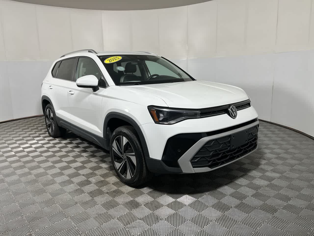 2025 Volkswagen Taos SE