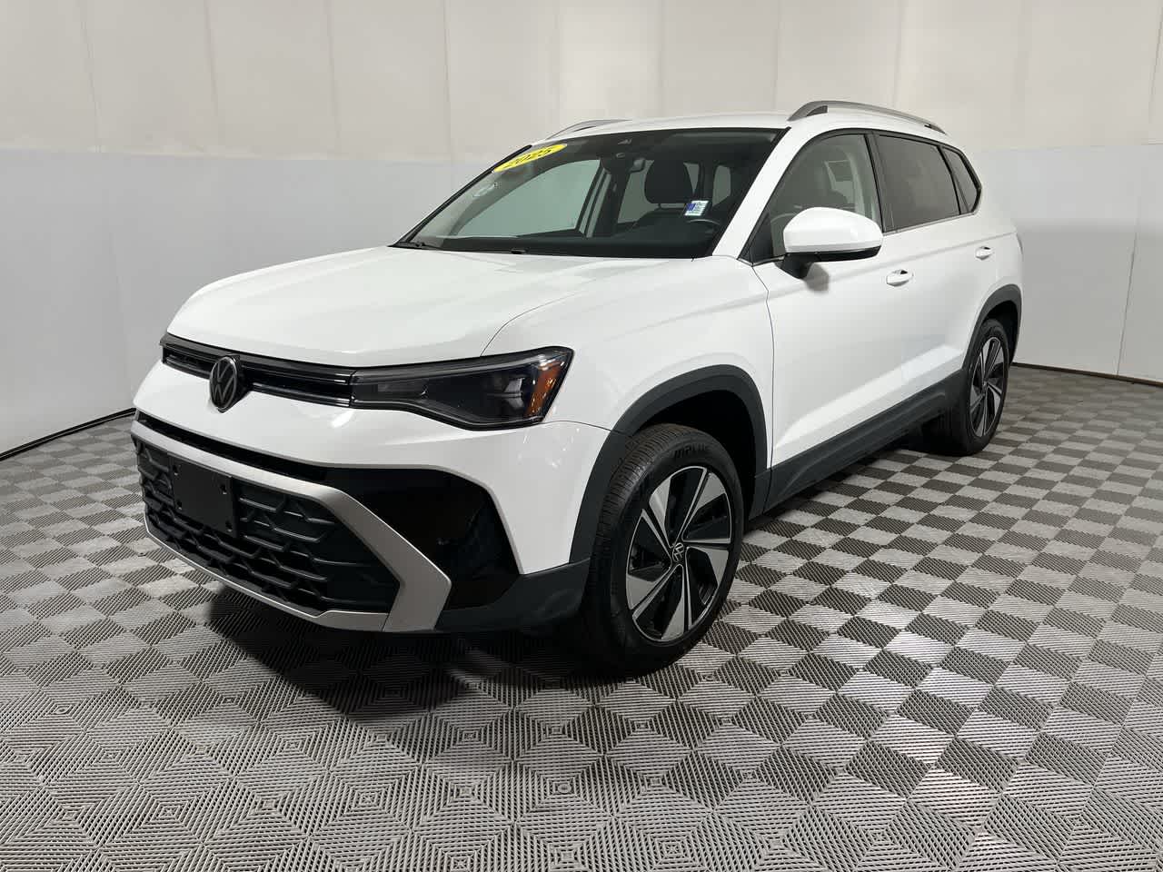 2025 Volkswagen Taos SE