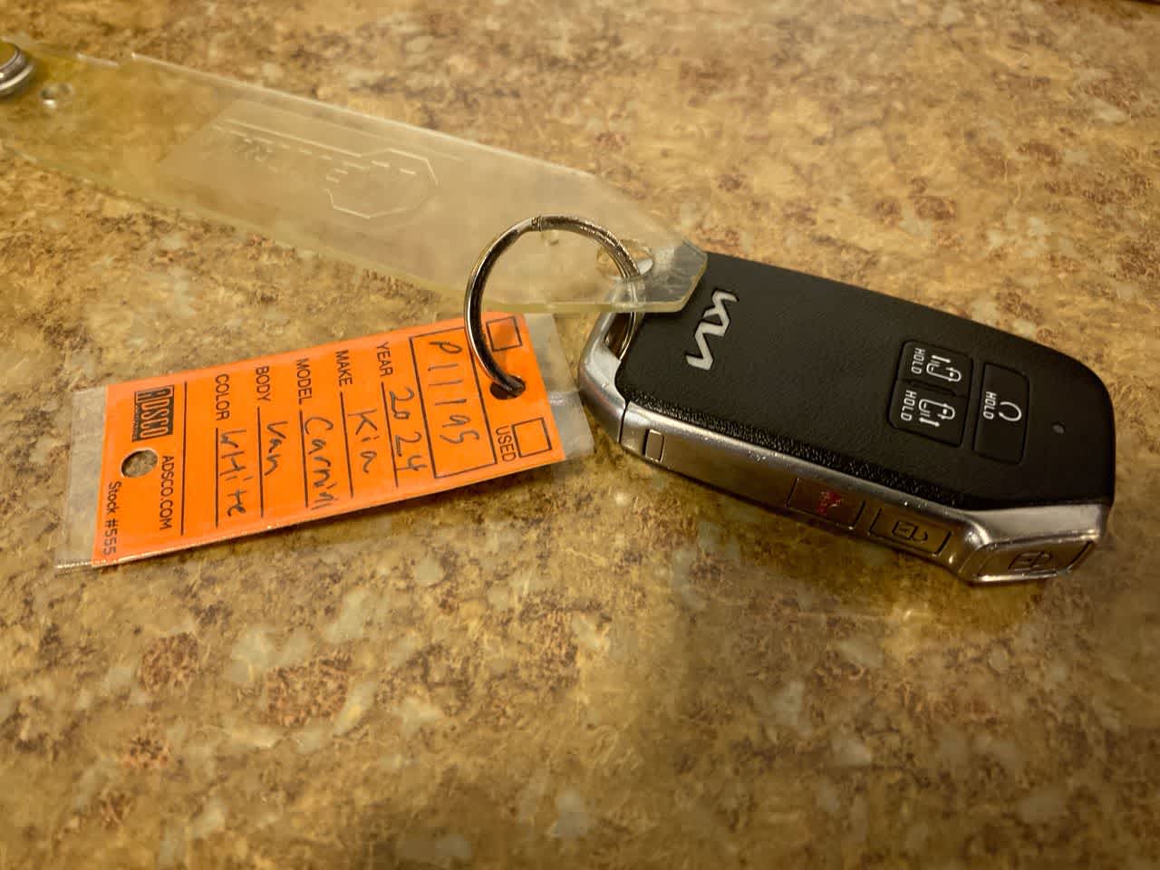 2024 Kia Carnival LX