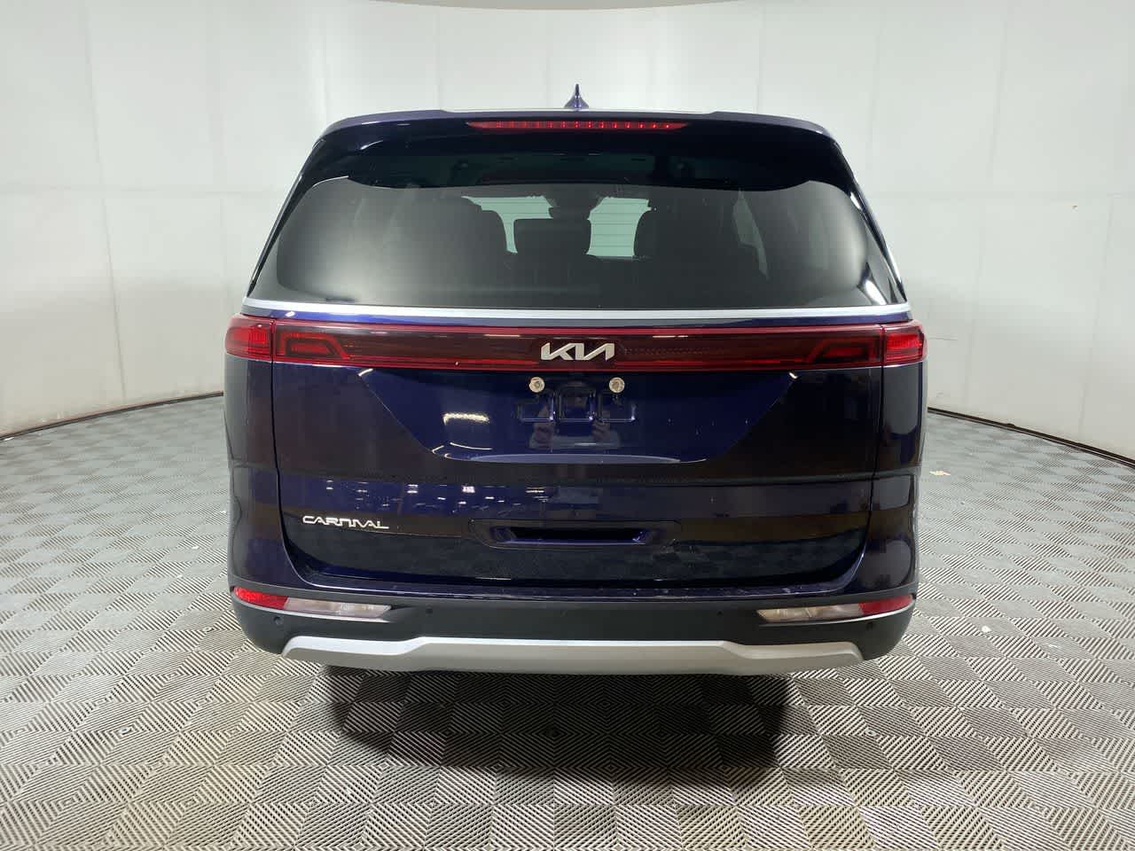 2024 Kia Carnival LX